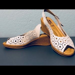 Spring Step Peep-toe Wedge Sandal (sz 7)